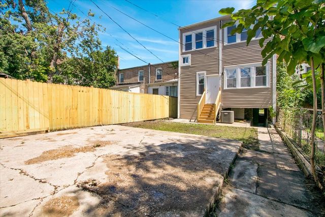 7026 S Eberhart Avenue, Chicago, IL 60637
