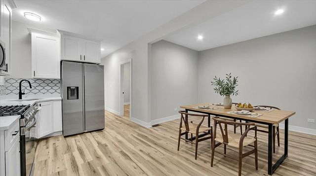 7026 S Eberhart Avenue, Chicago, IL 60637