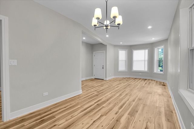 7026 S Eberhart Avenue, Chicago, IL 60637