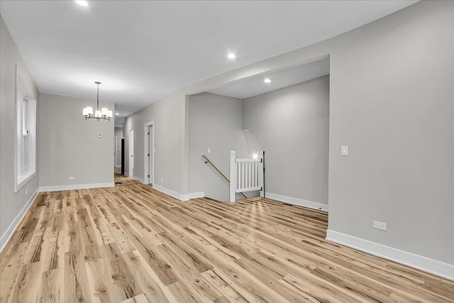 7026 S Eberhart Avenue, Chicago, IL 60637