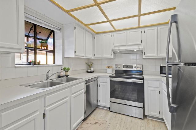 2408 HAMMOCK PINE BOULEVARD 2408, Clearwater, FL 33761