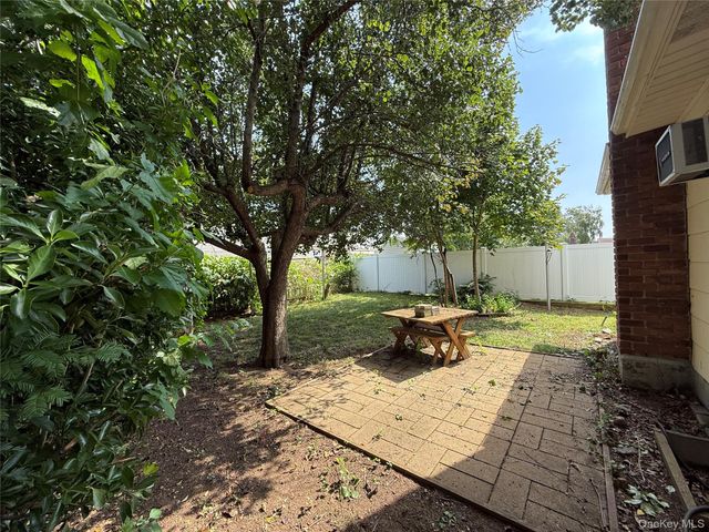 260 8th Street, Bethpage, NY 11714