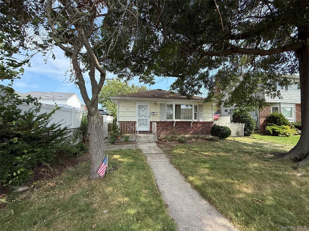 260 8th Street, Bethpage, NY 11714 — exterior