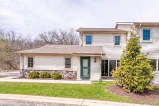 2255 Circle Ridge ROAD #E, Delafield, WI 53018