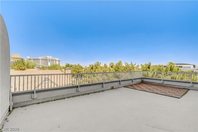 360 East Desert Inn Road 402, Las Vegas, NV 89109