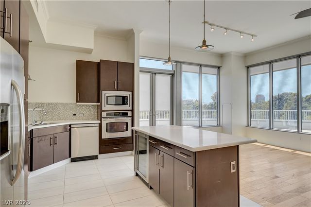 360 East Desert Inn Road 402, Las Vegas, NV 89109