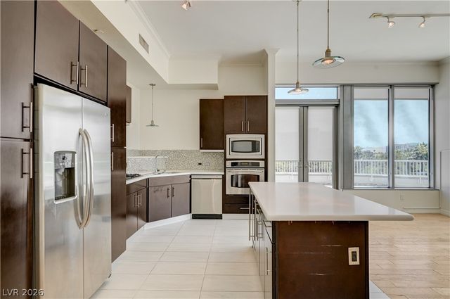 360 East Desert Inn Road 402, Las Vegas, NV 89109