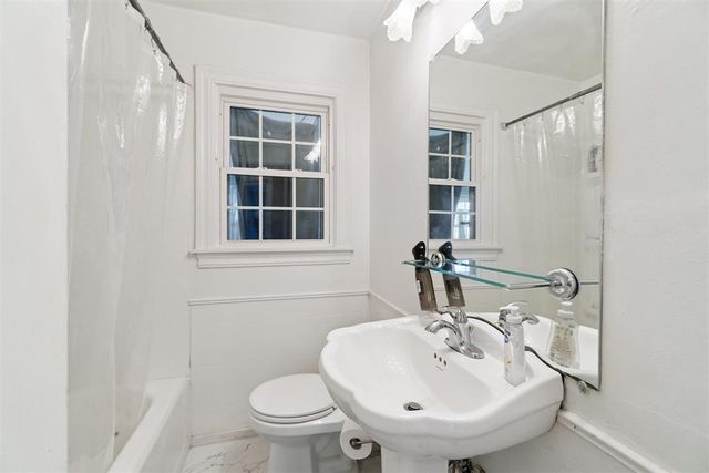 2009 NW 40th Street, Oklahoma City, OK 73118