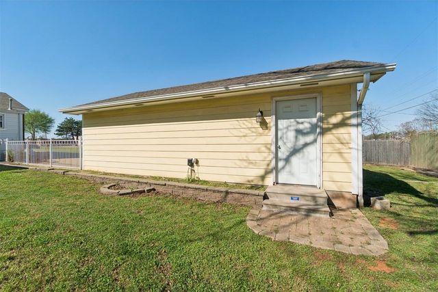 2009 NW 40th Street, Oklahoma City, OK 73118