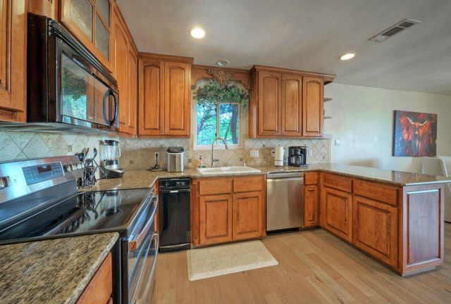 8101 Sharon RD, Volente, TX 78641