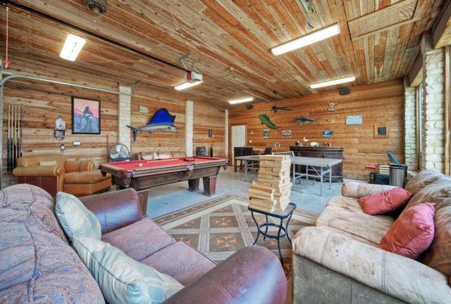 8101 Sharon RD, Volente, TX 78641