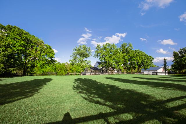 395 Cedar Lake Road, Versailles, KY 40383