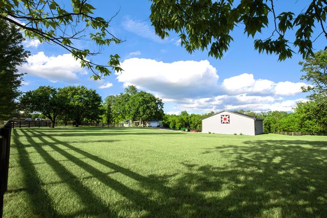 395 Cedar Lake Road, Versailles, KY 40383
