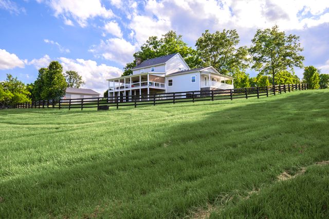 395 Cedar Lake Road, Versailles, KY 40383