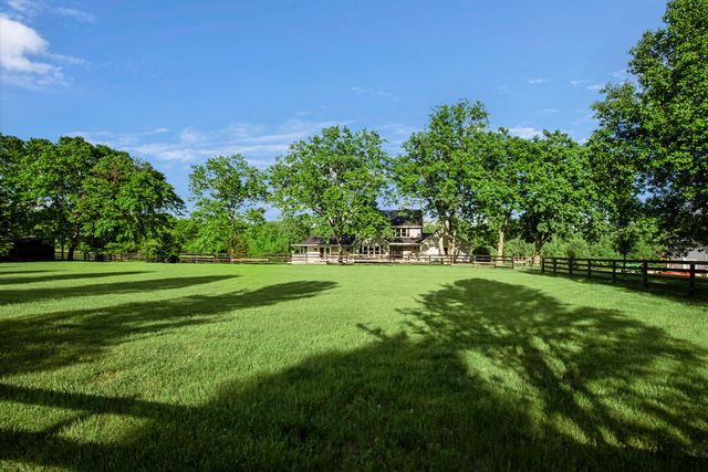 395 Cedar Lake Road, Versailles, KY 40383