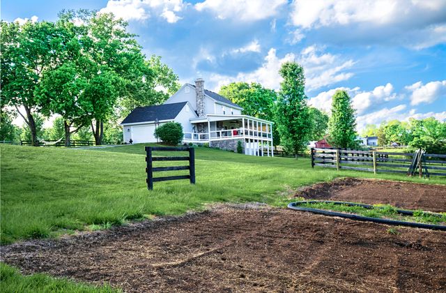 395 Cedar Lake Road, Versailles, KY 40383