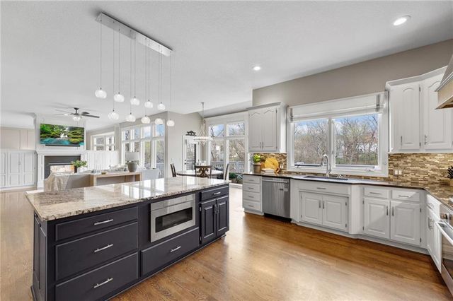 4246 W 150 Terrace, Leawood, KS 66224