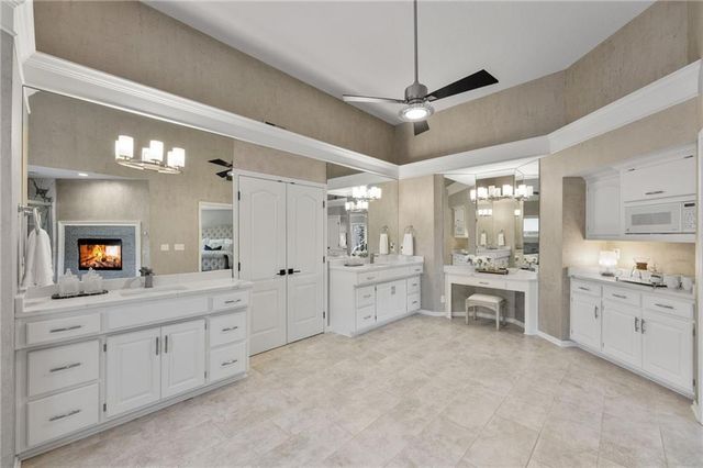 4246 W 150 Terrace, Leawood, KS 66224