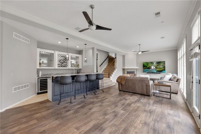 4246 W 150 Terrace, Leawood, KS 66224