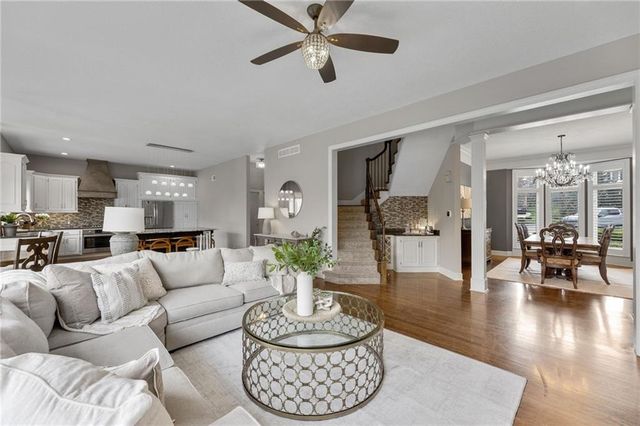 4246 W 150 Terrace, Leawood, KS 66224
