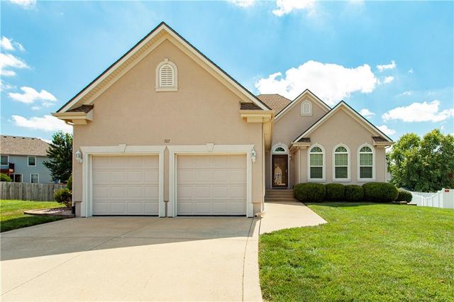 707 NW Baytree Circle, Grain Valley, MO 64029