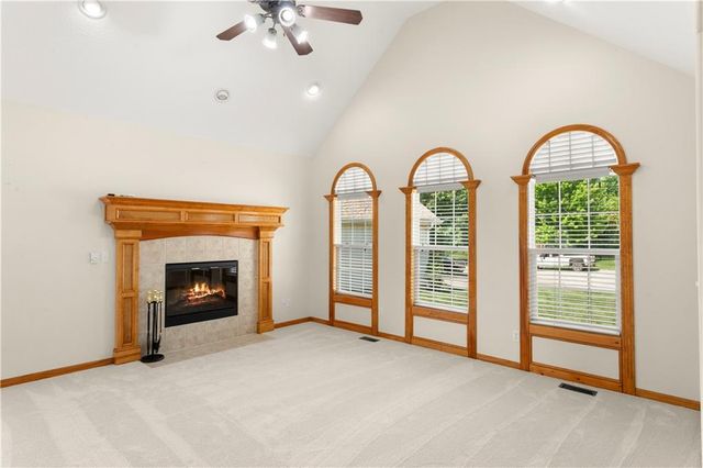 707 NW Baytree Circle, Grain Valley, MO 64029