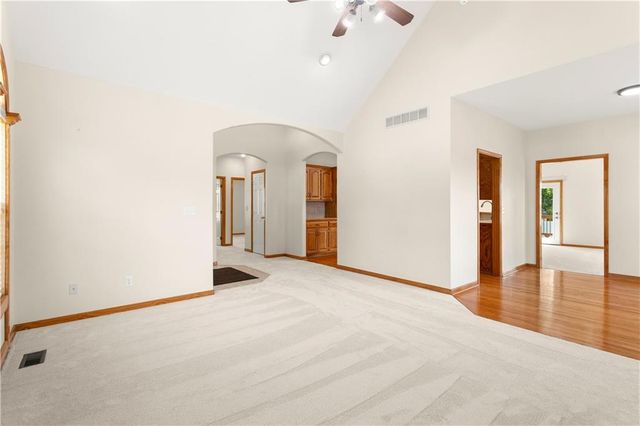 707 NW Baytree Circle, Grain Valley, MO 64029