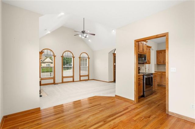 707 NW Baytree Circle, Grain Valley, MO 64029