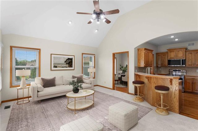 707 NW Baytree Circle, Grain Valley, MO 64029