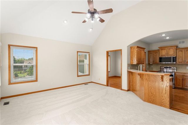 707 NW Baytree Circle, Grain Valley, MO 64029