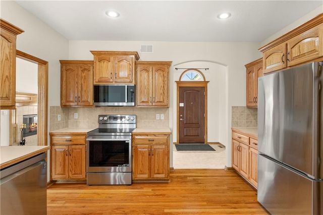 707 NW Baytree Circle, Grain Valley, MO 64029
