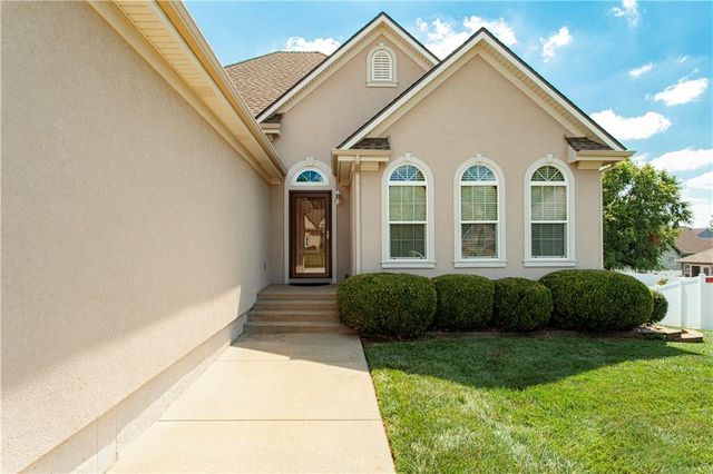 707 NW Baytree Circle, Grain Valley, MO 64029