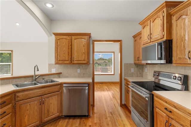 707 NW Baytree Circle, Grain Valley, MO 64029