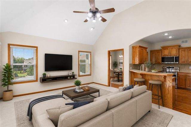 707 NW Baytree Circle, Grain Valley, MO 64029