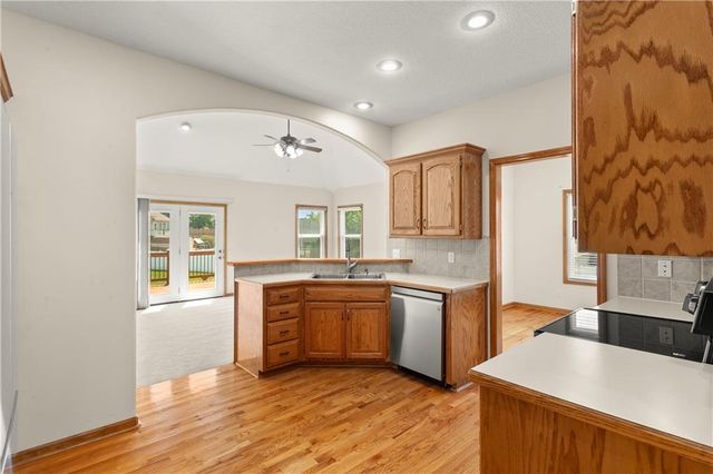 707 NW Baytree Circle, Grain Valley, MO 64029