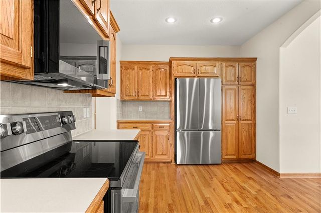 707 NW Baytree Circle, Grain Valley, MO 64029