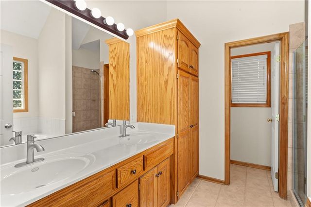 707 NW Baytree Circle, Grain Valley, MO 64029