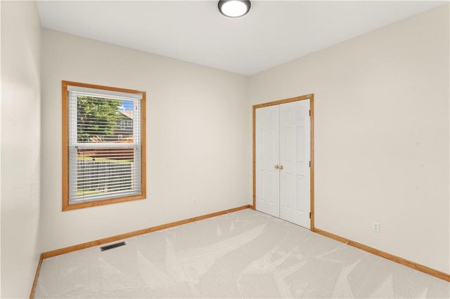 707 NW Baytree Circle, Grain Valley, MO 64029