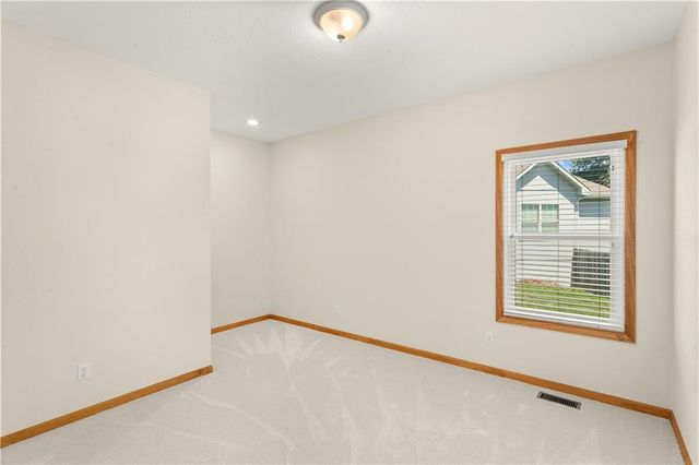 707 NW Baytree Circle, Grain Valley, MO 64029