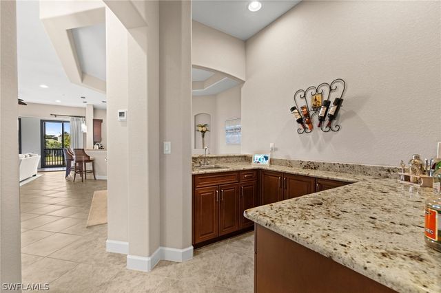 8069 Players Cove DR 202, Naples, FL 34113