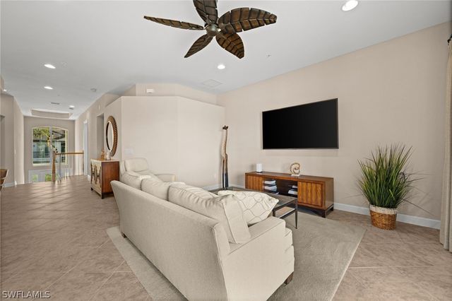 8069 Players Cove DR 202, Naples, FL 34113