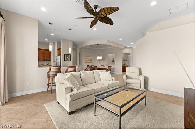 8069 Players Cove DR 202, Naples, FL 34113