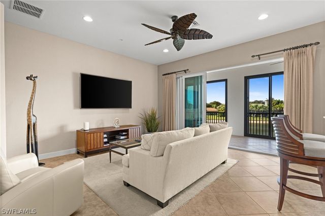 8069 Players Cove DR 202, Naples, FL 34113