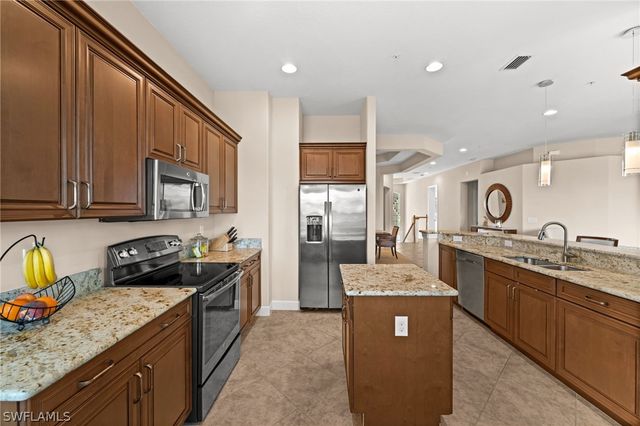 8069 Players Cove DR 202, Naples, FL 34113