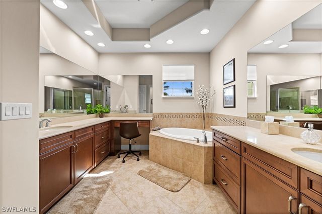 8069 Players Cove DR 202, Naples, FL 34113