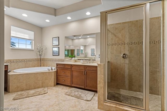 8069 Players Cove DR 202, Naples, FL 34113