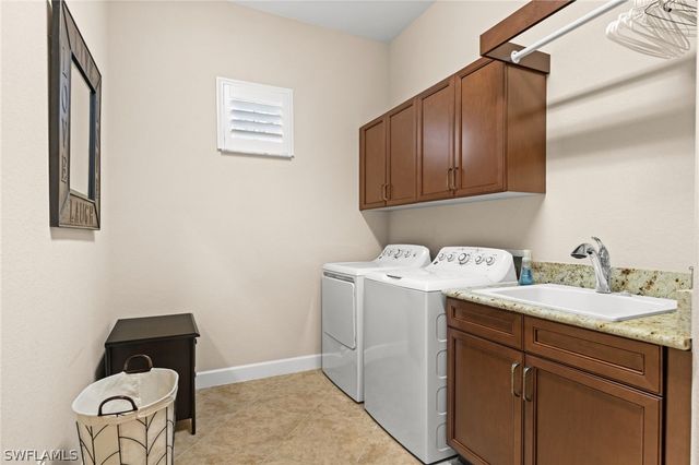 8069 Players Cove DR 202, Naples, FL 34113