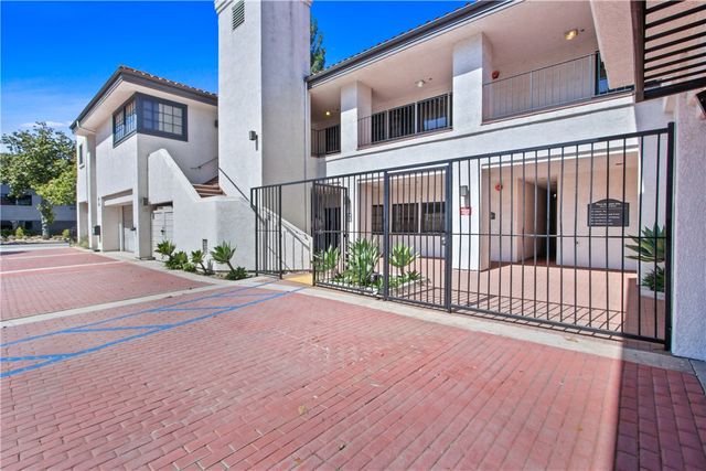 1611 E 4th Street 204, Santa Ana, CA 92701