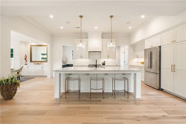 4617 W 72nd Street, Prairie Village, KS 66208
