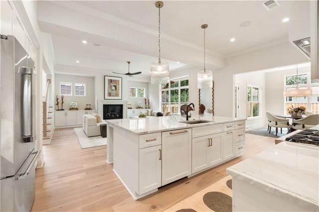 4617 W 72nd Street, Prairie Village, KS 66208